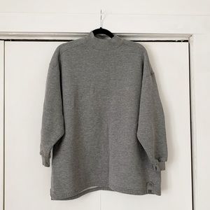 OVERSIZED SWEATSHIRT